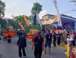 Jaga Tradisi, Jaga Negeri: TNI Kawal Pawai Budaya Bendorejo Jelang HUT RI ke-80