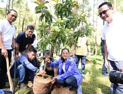 Kejati Jabar Gelar Jalan Pagi dan Tanam Pohon di Cikole Peringati Hari Lahir Kejaksaan ke-80