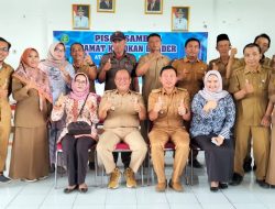 Suasana Haru Menyelimuti Pisah Sambut Camat Kedokanbunder
